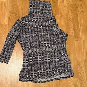 Black and Beige Patterned Turtleneck 3/4 sleeve top